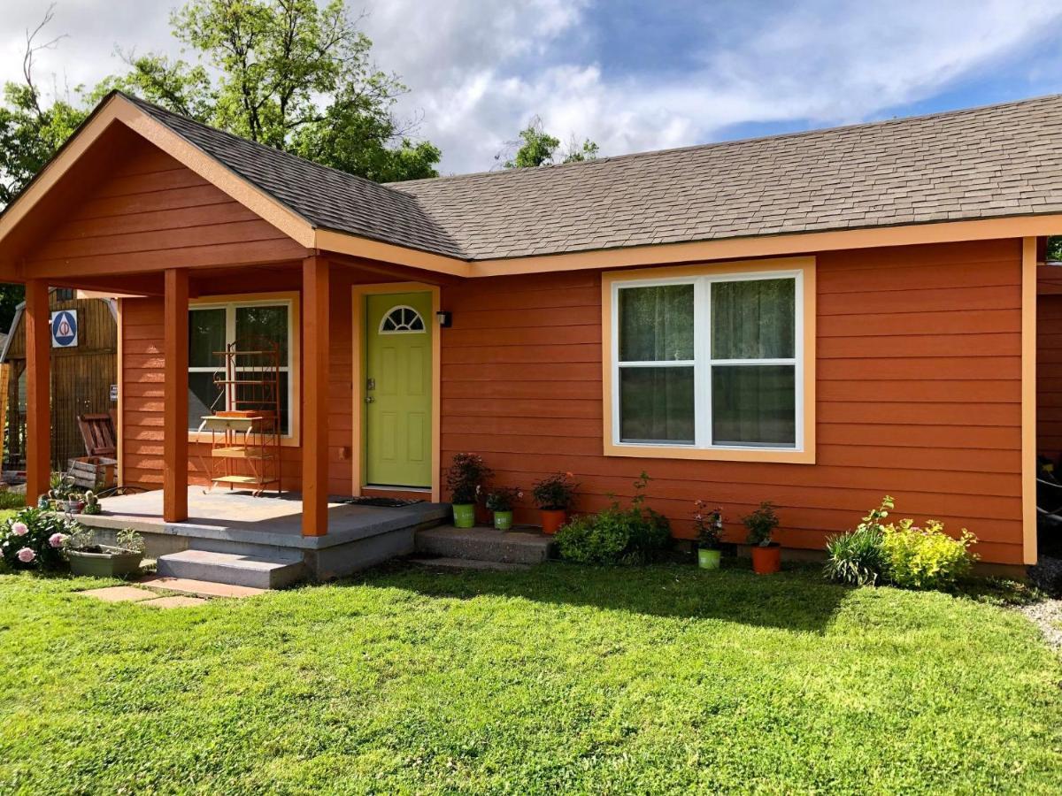 Ez 1 Mile To Fort Sill! Pumpkin Cottage Sleeps 9, Grills, Firepit, Laundry ลอว์ตัน ภายนอก รูปภาพ